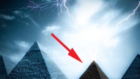 L'étrange 4ème pyramide noire du plateau de Gizeh